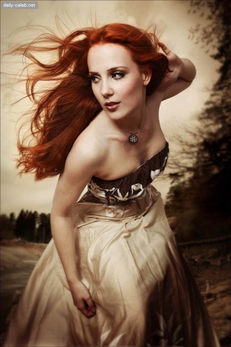 Simone Simons2.jpg (217 KB)